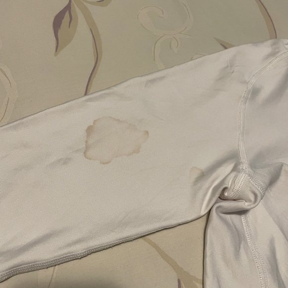 Fitted underarmour full sleeve tee - Picture 3 of 3